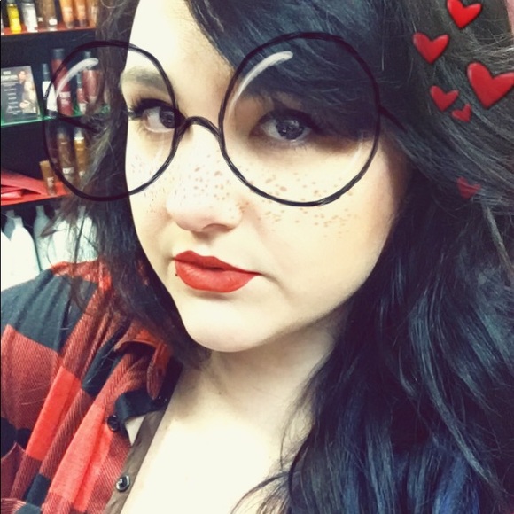 Meet your Posher, Ashley - Picture 1 of 1